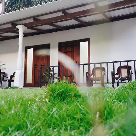 Akila Holiday Resort Habarana Esterno foto